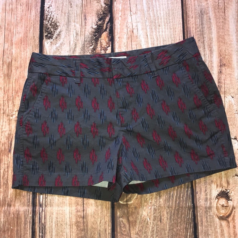 Cute Never Worn Gap 3” Gray Khaki Shorts